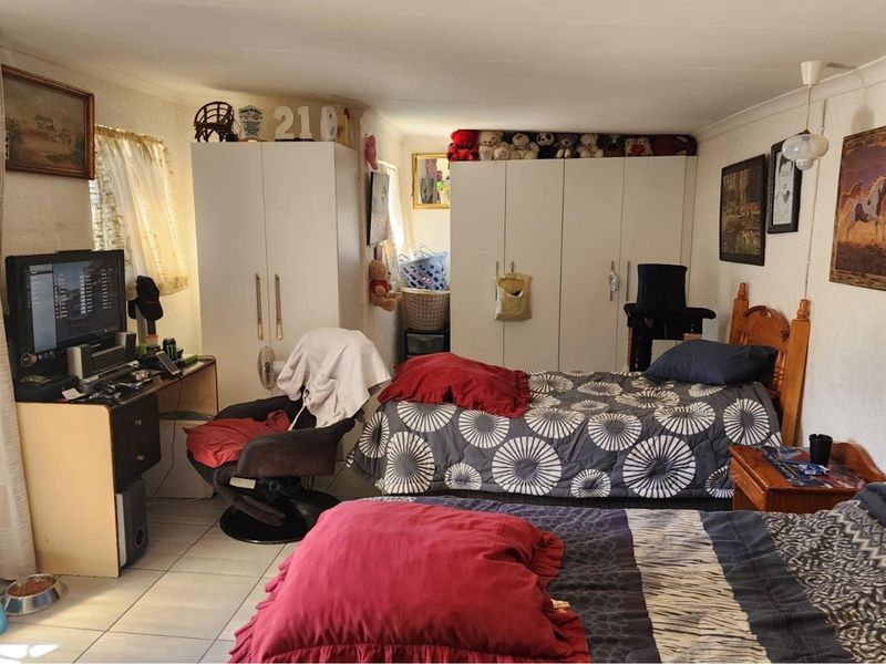 "Charming 3-Bed Home in Benoni West – Price Cut!" - Photo 2