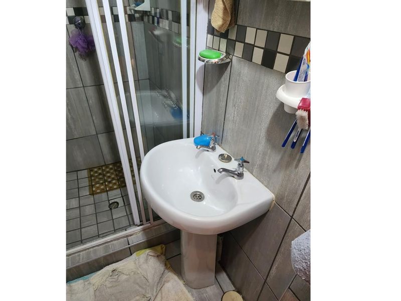 "Charming 3-Bed Home in Benoni West – Price Cut!" - Photo 6