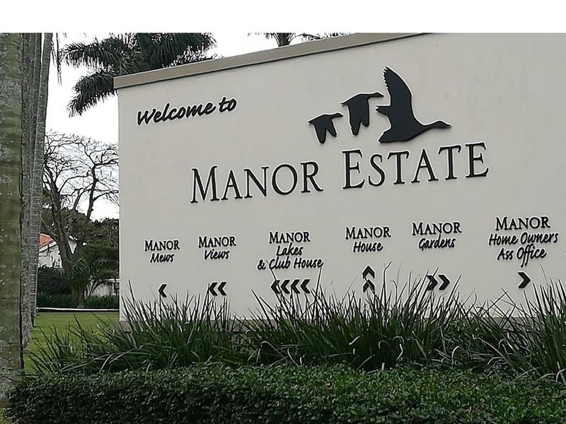 "Luxurious 3-Bed Townhouse in Manor Estates" - Photo 3