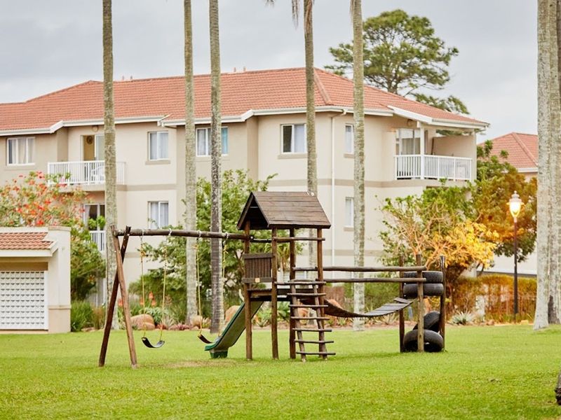 "Luxurious 3-Bed Townhouse in Manor Estates" - Photo 4