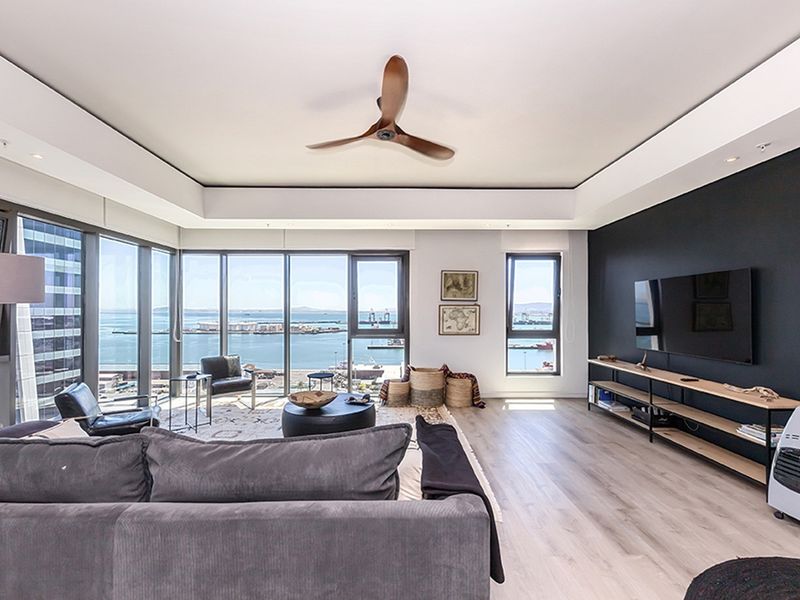 Luxurious City Living | Fully Furnished Investment Gem in Cape Town CBD - Photo 6