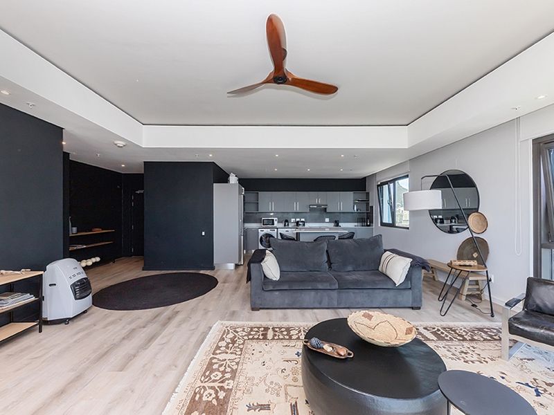 Luxurious City Living | Fully Furnished Investment Gem in Cape Town CBD - Photo 3