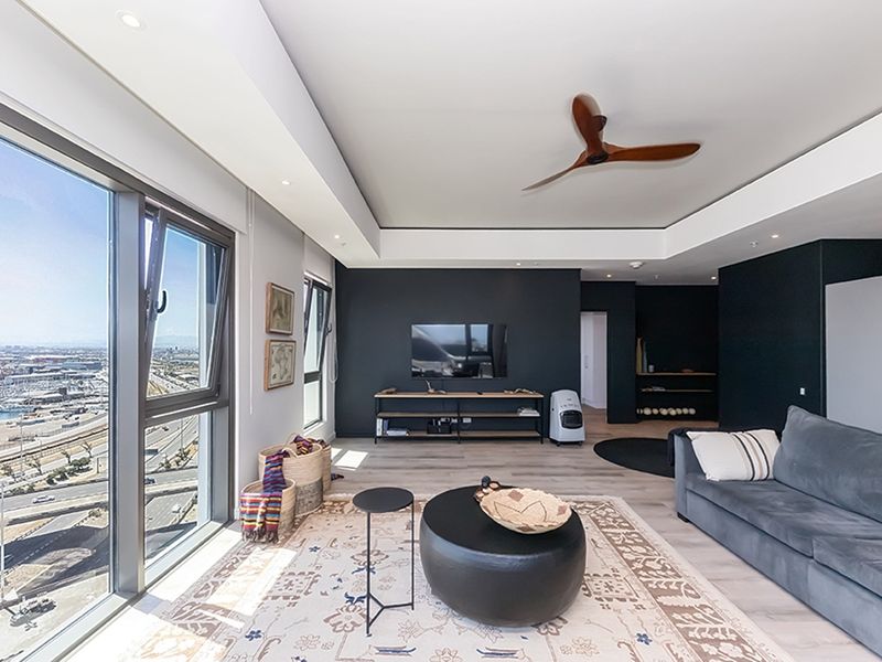 Luxurious City Living | Fully Furnished Investment Gem in Cape Town CBD - Photo 5
