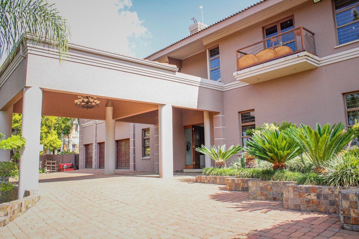Designed to Impress: The Ultimate Aerorand Family and Entertainer’s Home - Photo 3