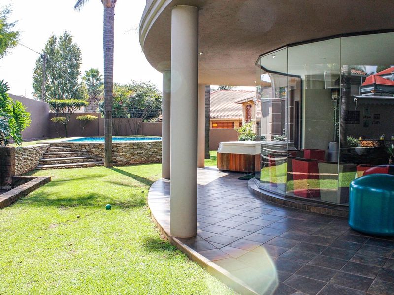 Designed to Impress: The Ultimate Aerorand Family and Entertainer’s Home - Photo 10