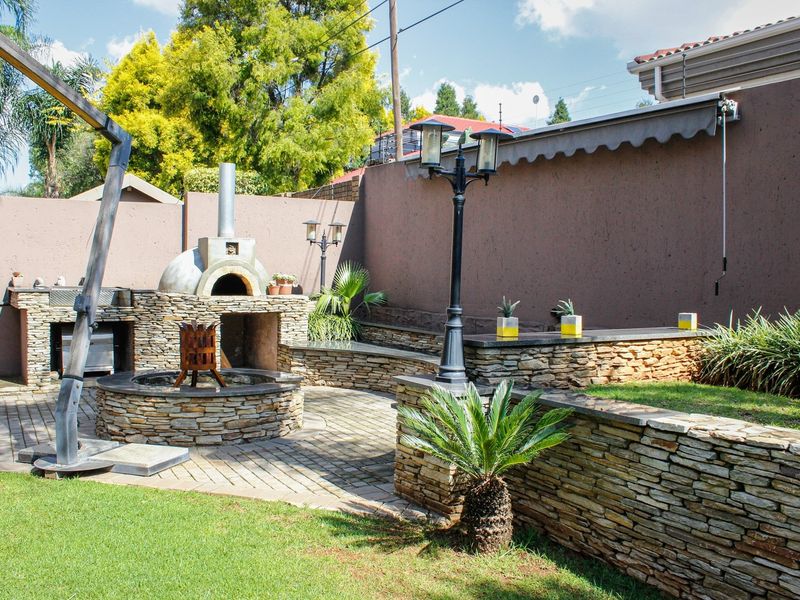 Designed to Impress: The Ultimate Aerorand Family and Entertainer’s Home - Photo 9