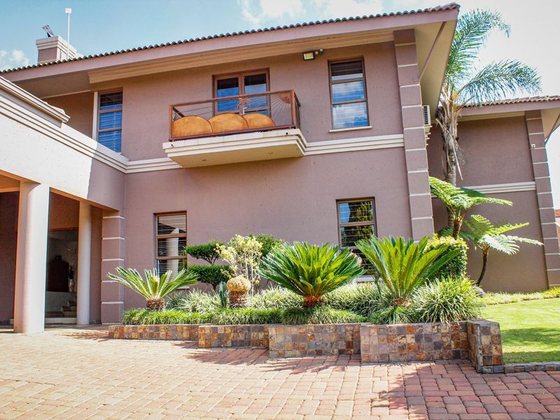 Designed to Impress: The Ultimate Aerorand Family and Entertainer’s Home - Photo 8