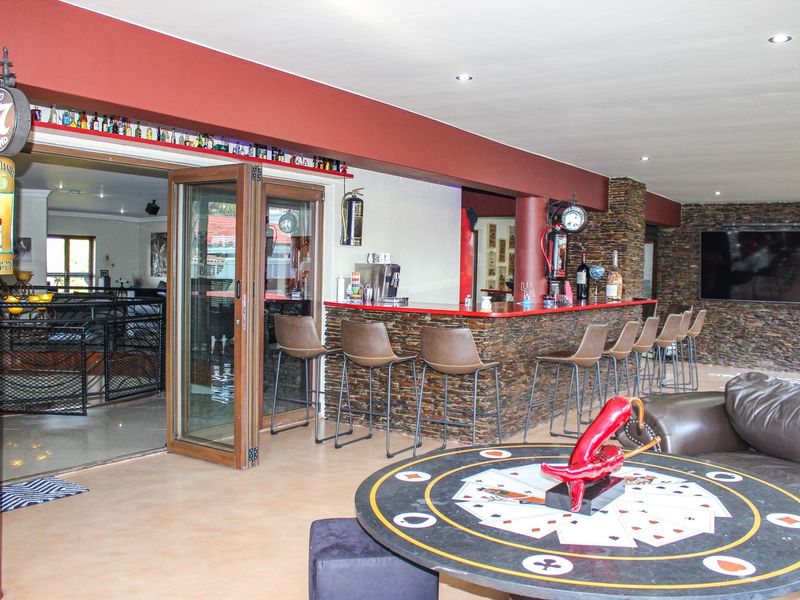 Designed to Impress: The Ultimate Aerorand Family and Entertainer’s Home - Photo 5