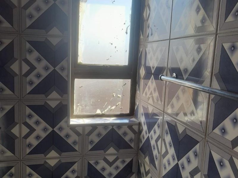 Investment Propety with 8 x Barchalor units, Looking for a Cash Buyer - Photo 5