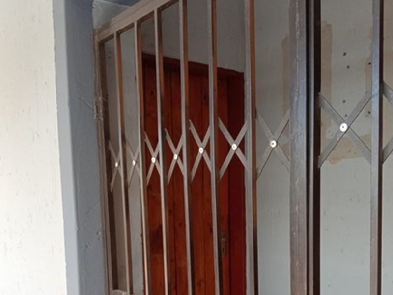 Investment Propety with 8 x Barchalor units, Looking for a Cash Buyer - Photo 2