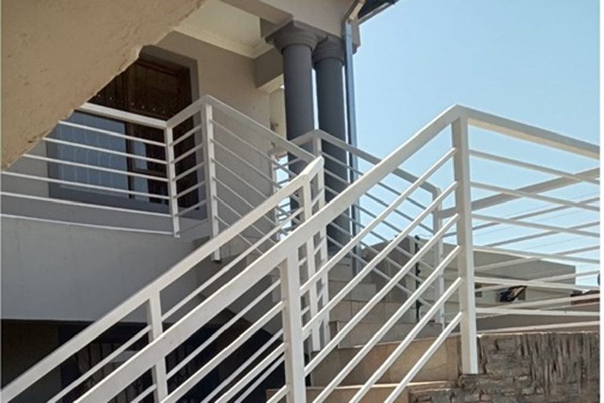 Investment Propety with 8 x Barchalor units, Looking for a Cash Buyer - Photo 4