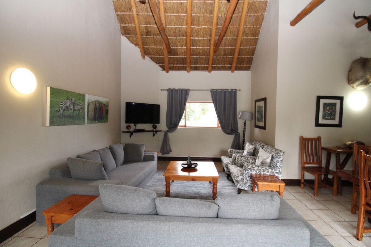 Exquisite Safari Retreat in Prestigious Wildlife Golf Estate - Photo 4