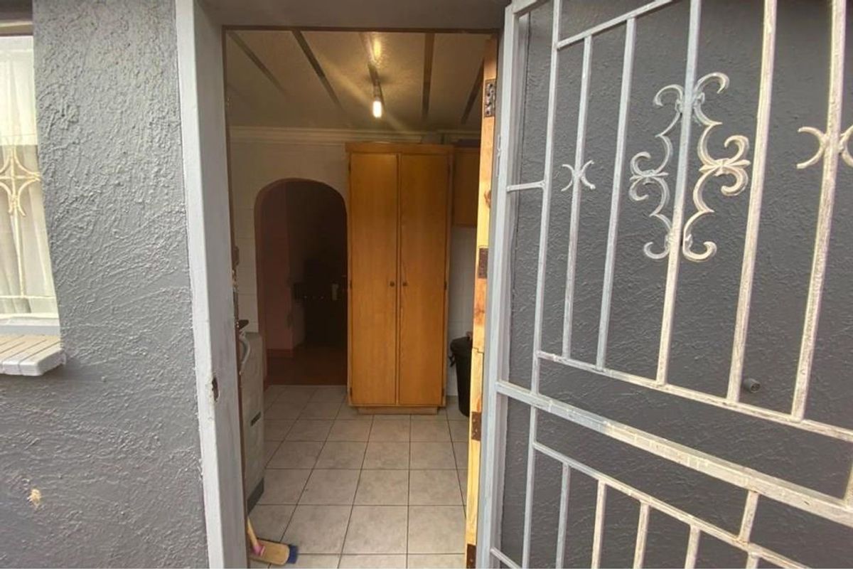 3Bed/1Bath House with 3 cottages for sale at Ekangala-D - Photo 2