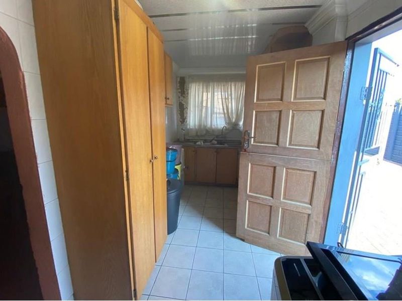 3Bed/1Bath House with 3 cottages for sale at Ekangala-D - Photo 3