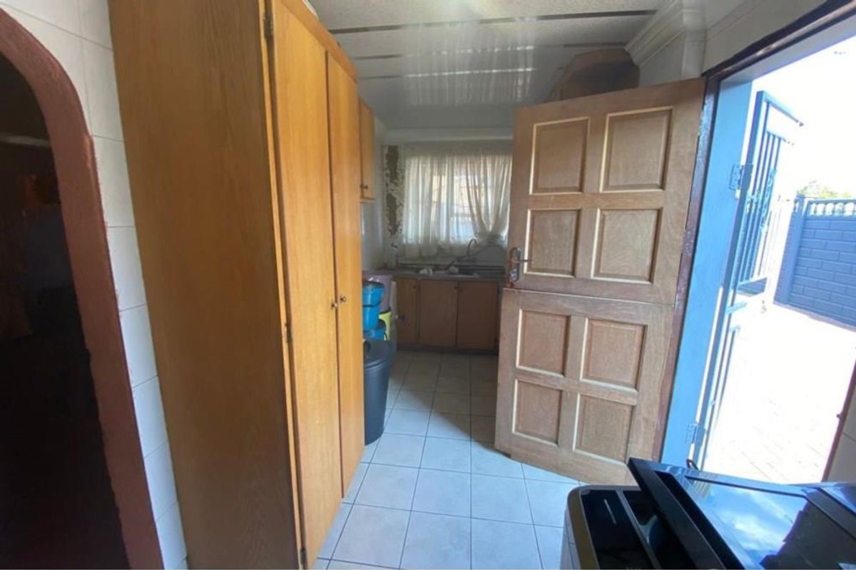 3Bed/1Bath House with 3 cottages for sale at Ekangala-D - Photo 3