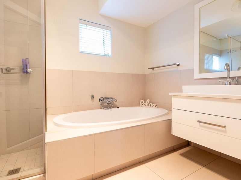 Exclusive Beachfront Estate for Sale in Keurboomstrand - Photo 8