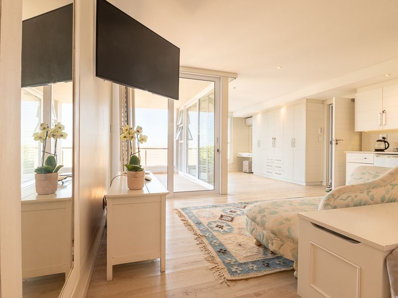 Exclusive Beachfront Estate for Sale in Keurboomstrand - Photo 9