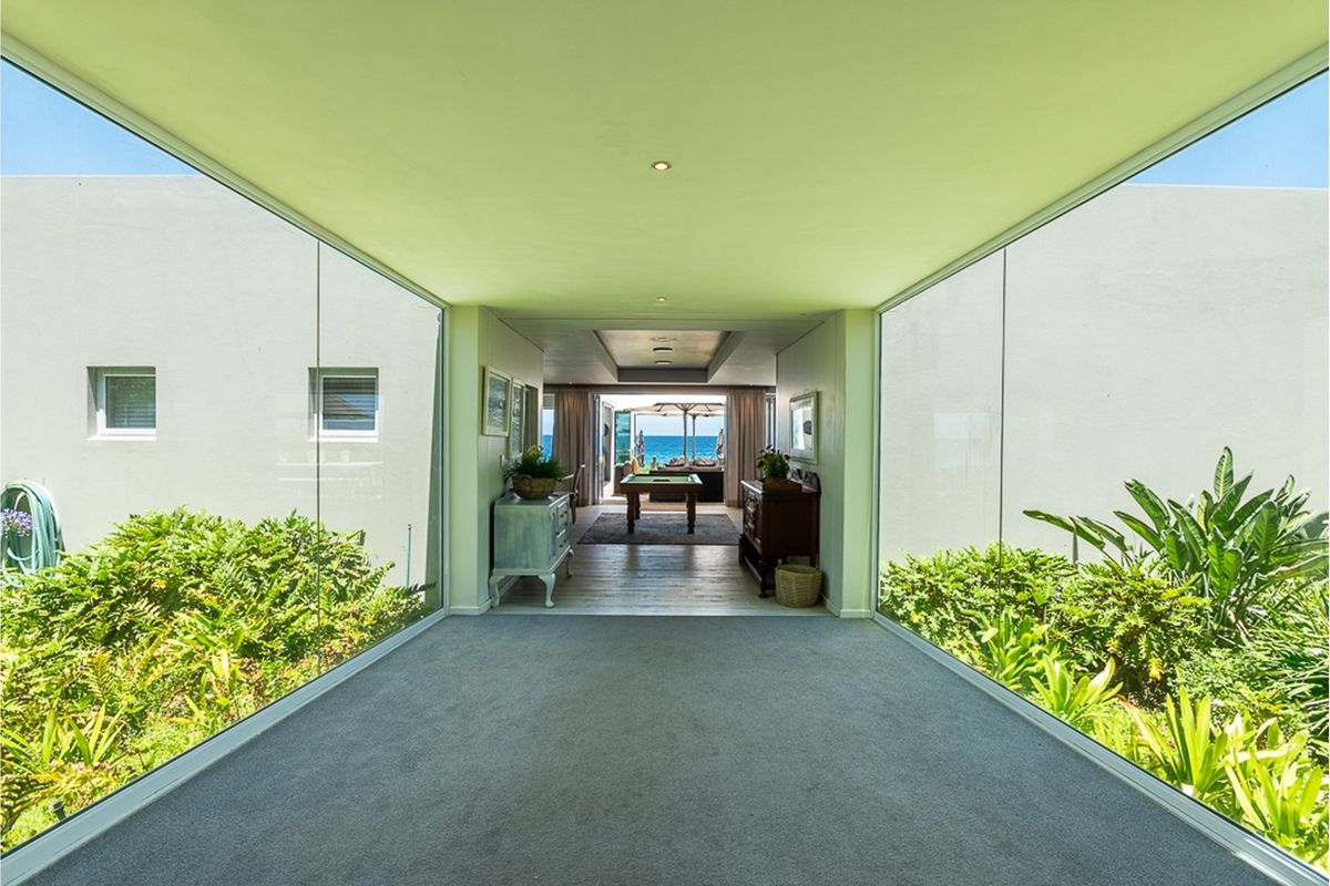 Exclusive Beachfront Estate for Sale in Keurboomstrand - Photo 5