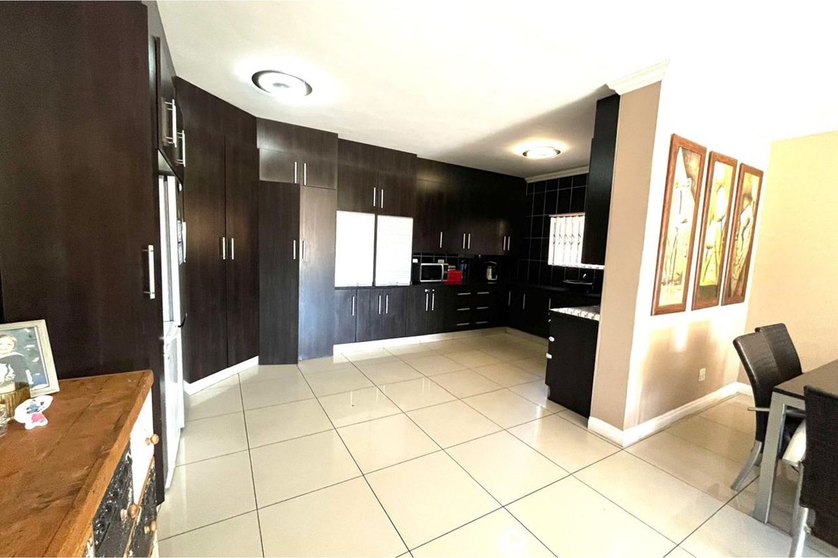 A Prestigious Estate with Luxury Living and No Loadshedding - Photo 4