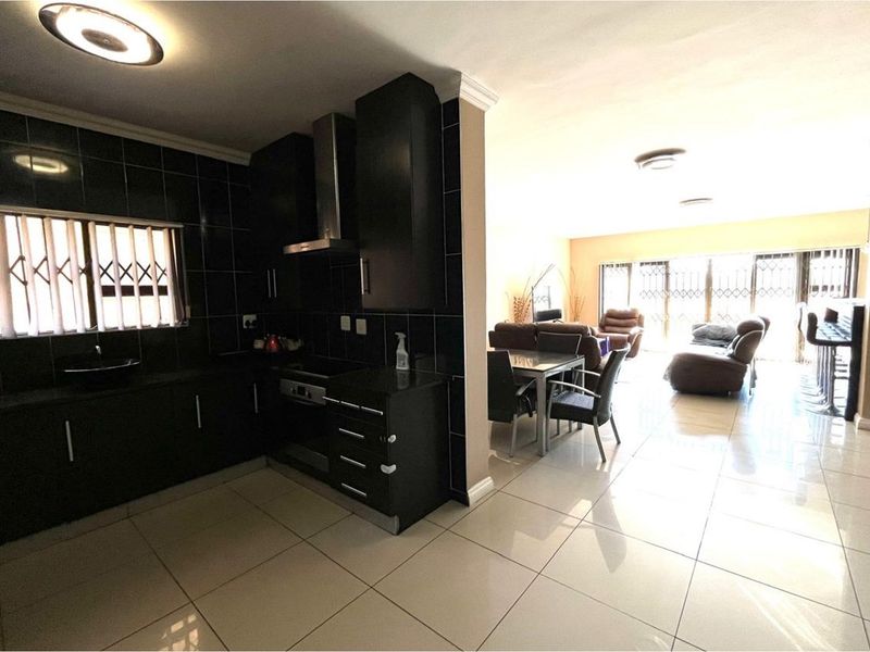 A Prestigious Estate with Luxury Living and No Loadshedding - Photo 8