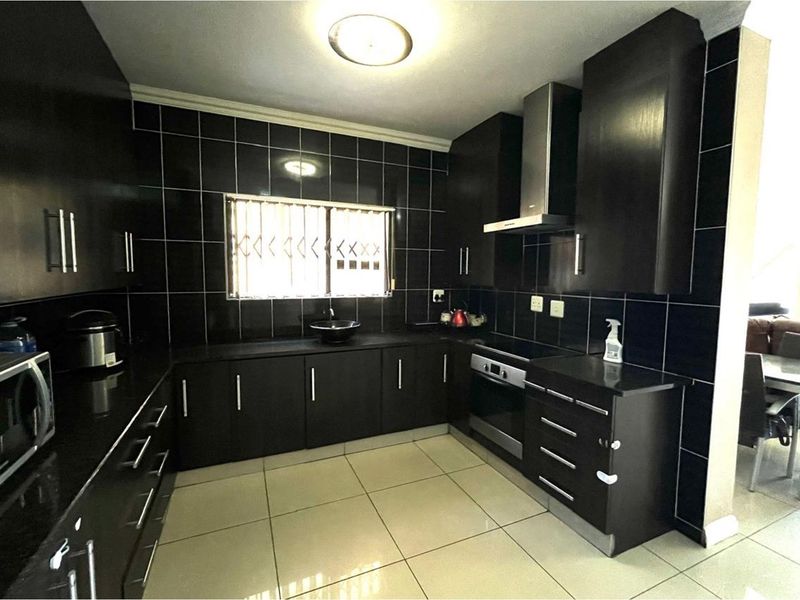 A Prestigious Estate with Luxury Living and No Loadshedding - Photo 7