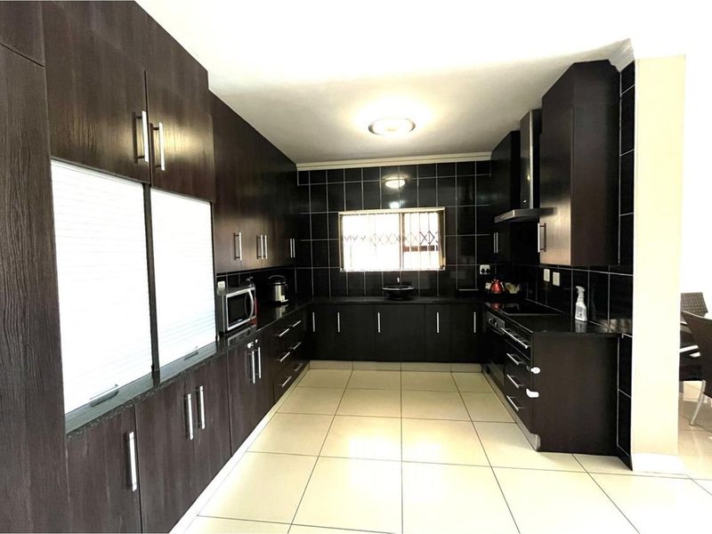 A Prestigious Estate with Luxury Living and No Loadshedding - Photo 6