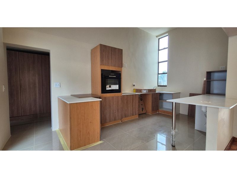 Beautiful Family Home with Views For Rental in Observatory - Photo 2