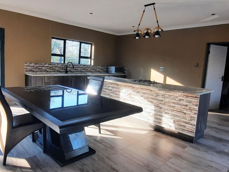 Modern Tranquil Home with Pool in Marloth Park - Photo 9