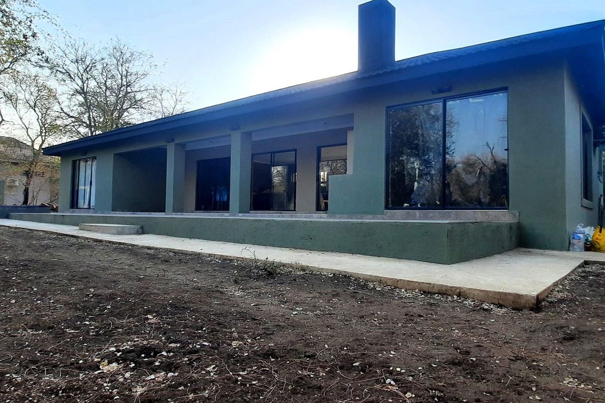 Modern Tranquil Home with Pool in Marloth Park - Photo 2