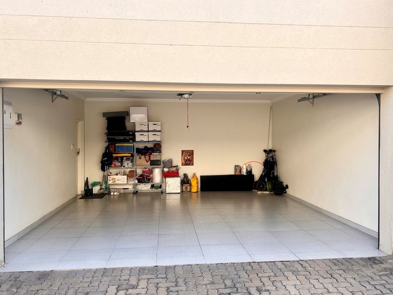 Elegant 3-Bedroom Townhouse - Photo 7