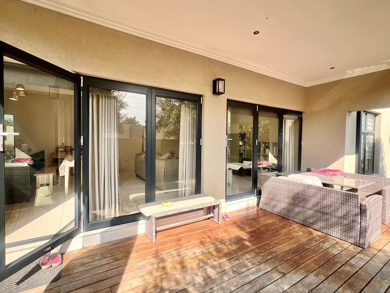 Elegant 3-Bedroom Townhouse - Photo 5