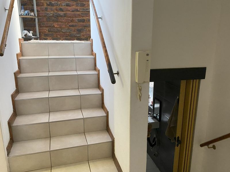 Renovated Duplex Apartment - Photo 6