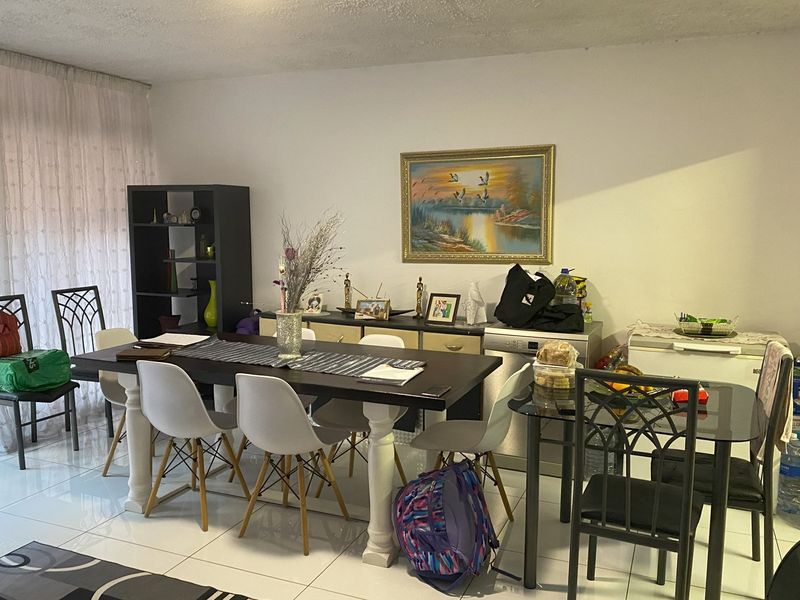 Renovated Duplex Apartment - Photo 4