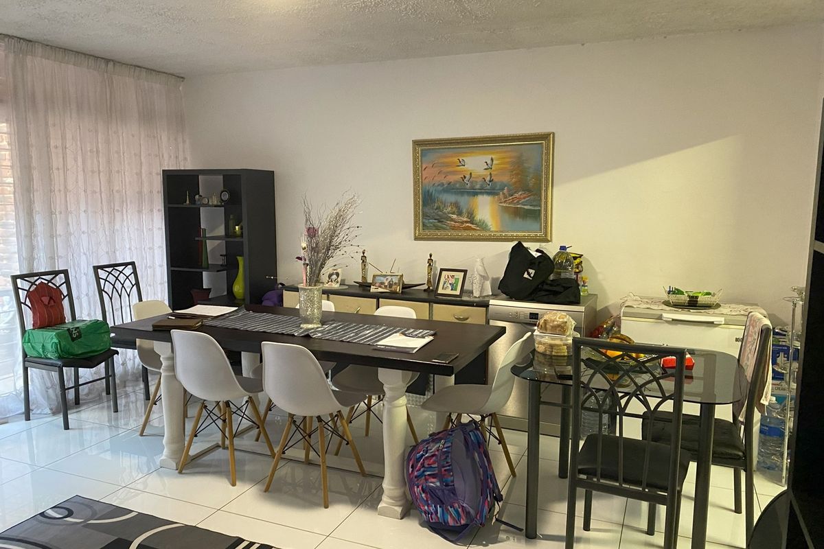 Renovated Duplex Apartment - Photo 4