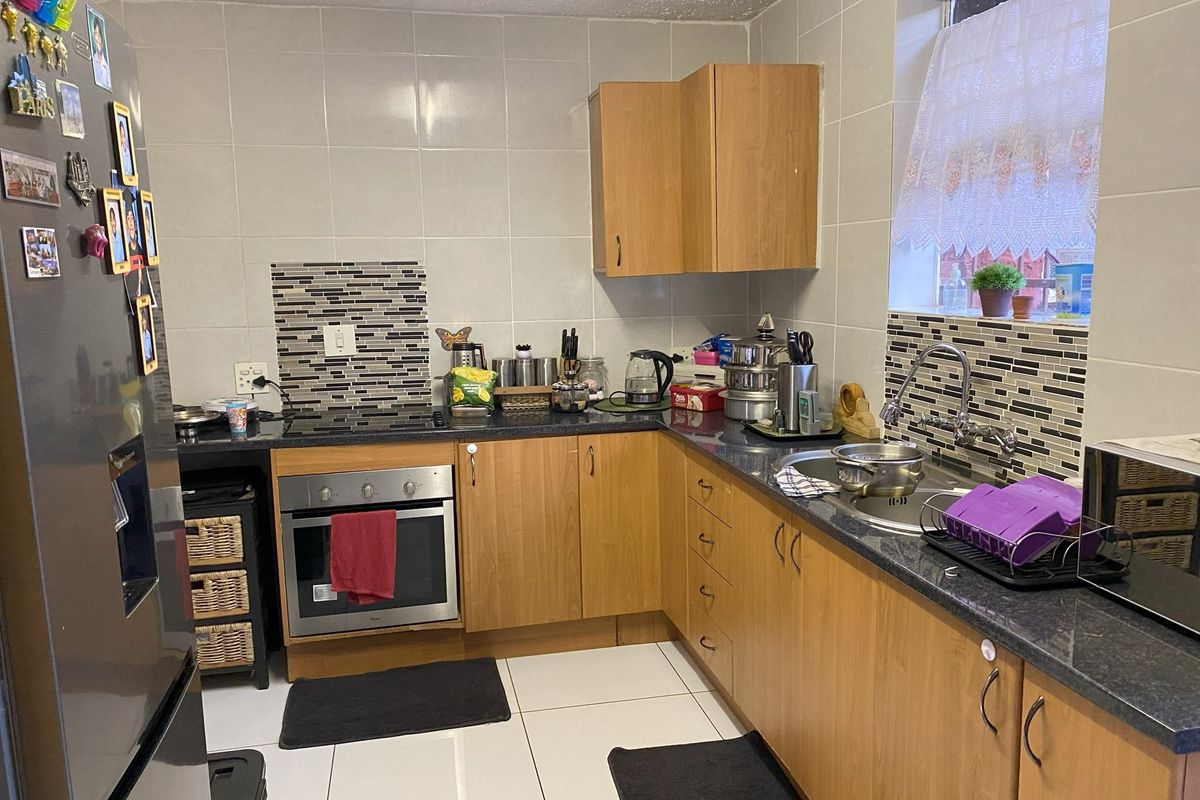 Renovated Duplex Apartment - Photo 5