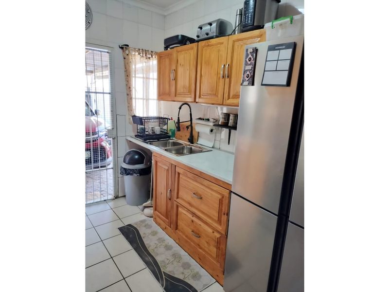 Charming two-bedroom townhouse - Photo 6