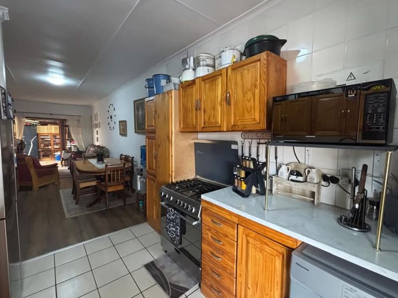 Charming two-bedroom townhouse - Photo 7