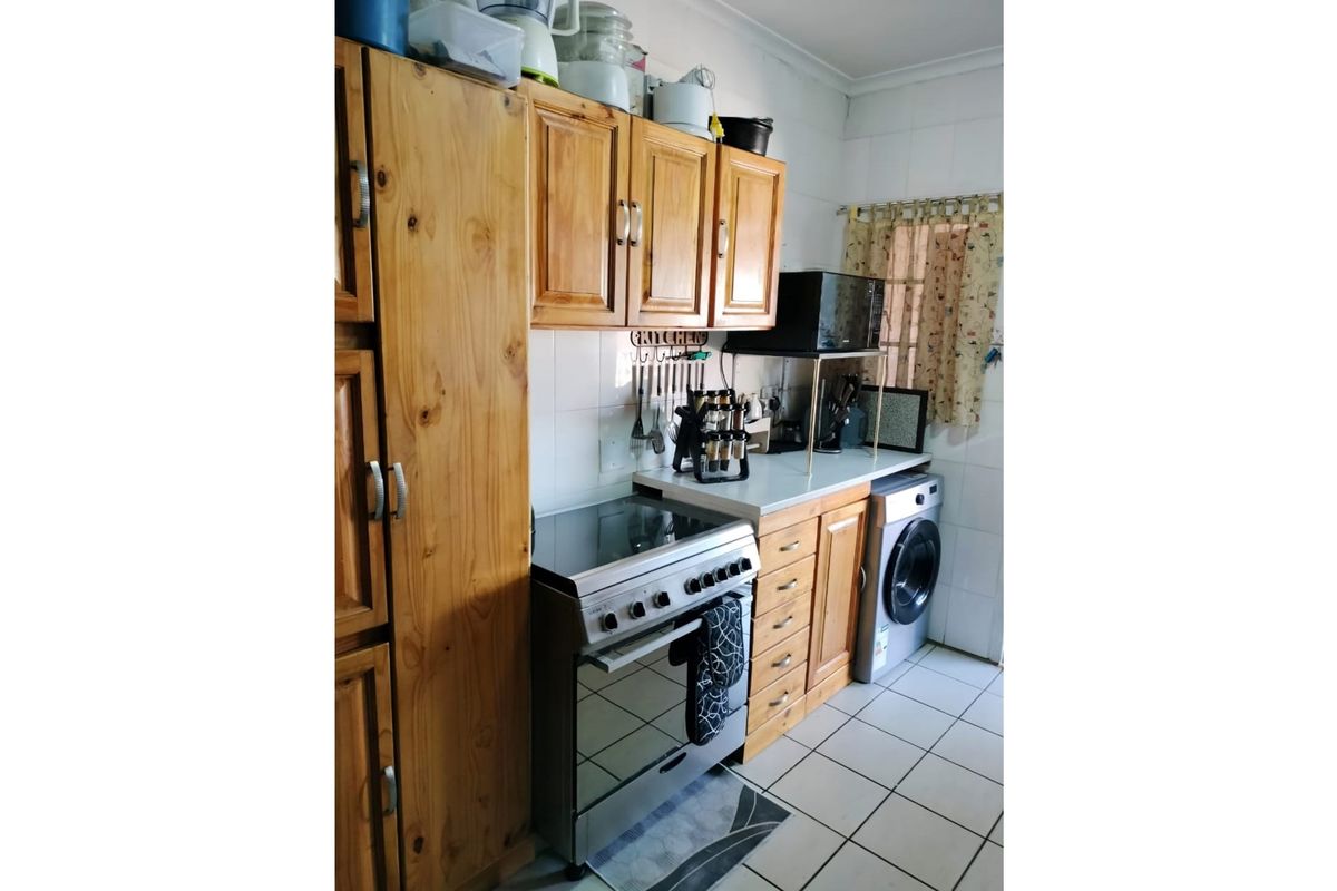 Charming two-bedroom townhouse - Photo 5