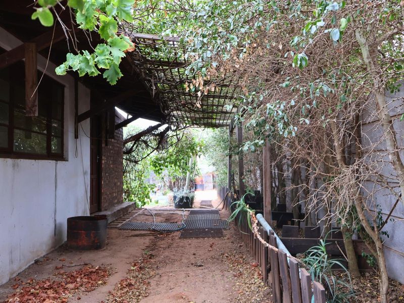 Create your countryside escape - Now 20% below Expected Market Value! Versatile Corner Property - Photo 2