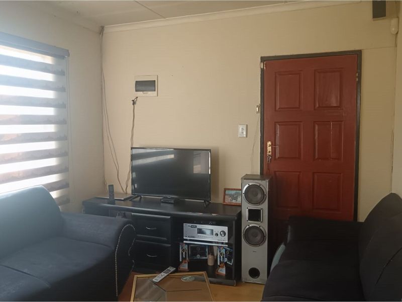 "Cosmo City Ext 7 Gem: Modern 2-Bedroom Home for Sale" - Photo 2