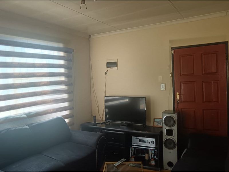 "Cosmo City Ext 7 Gem: Modern 2-Bedroom Home for Sale" - Photo 5