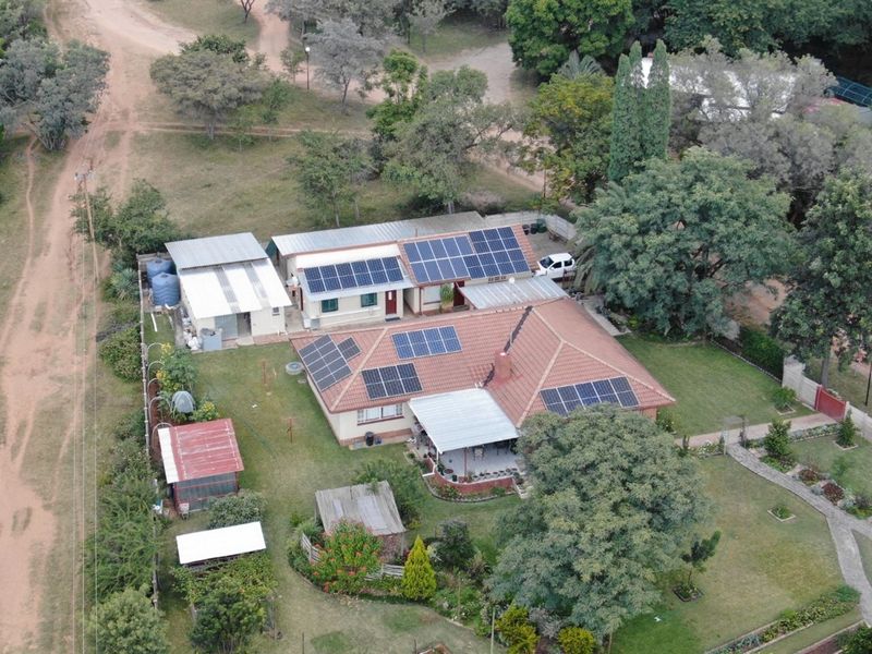 Living off-grid in the quaint little bushveld town of Rooiberg, LP - Photo 2