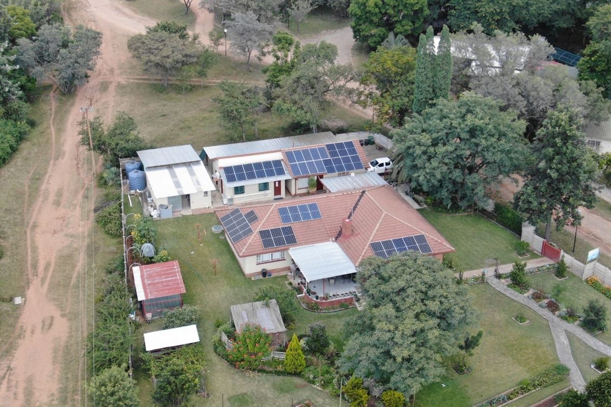 Living off-grid in the quaint little bushveld town of Rooiberg, LP - Photo 2
