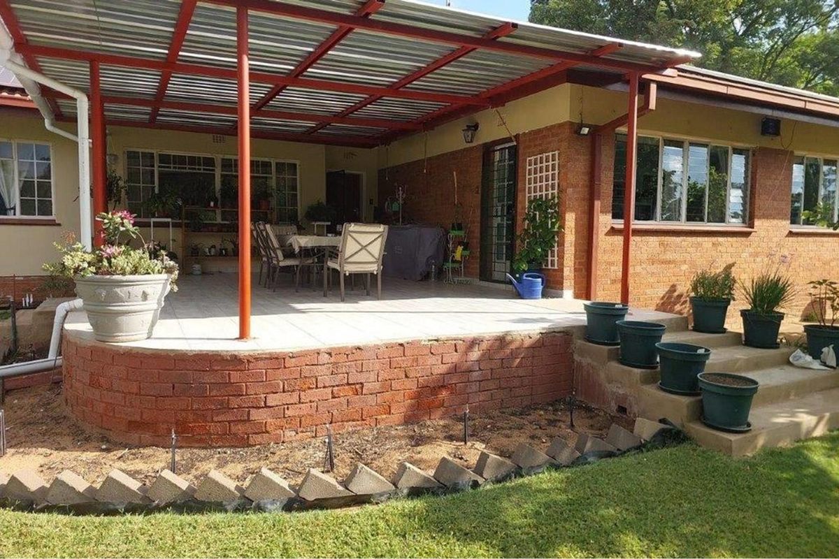 Living off-grid in the quaint little bushveld town of Rooiberg, LP - Photo 5