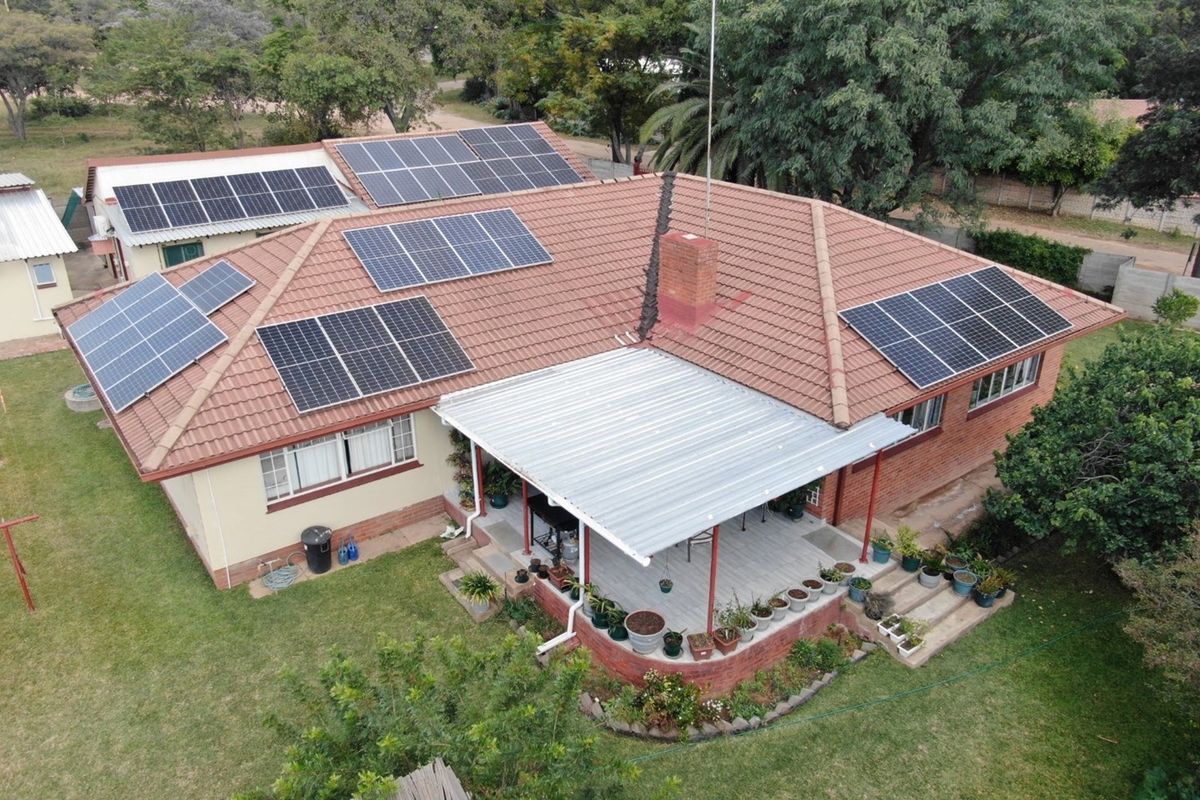Living off-grid in the quaint little bushveld town of Rooiberg, LP - Photo 3