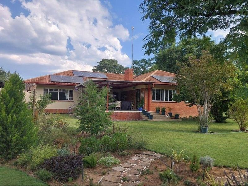Living off-grid in the quaint little bushveld town of Rooiberg, LP - Photo 4