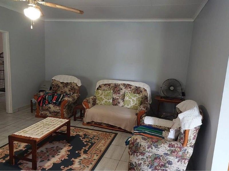 Living off-grid in the quaint little bushveld town of Rooiberg, LP - Photo 10