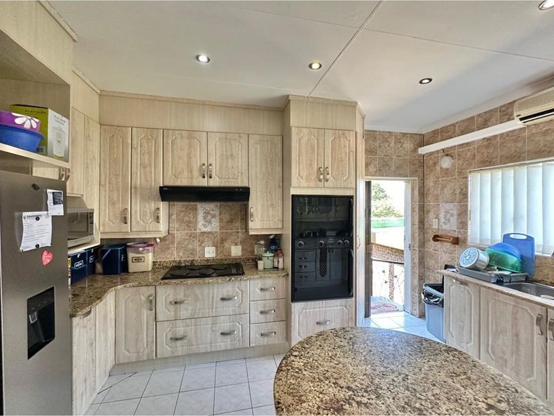 "Where Spacious Living Meets Serene Comfort" - Photo 10