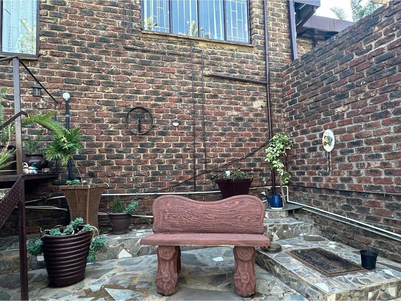 "Where Spacious Living Meets Serene Comfort" - Photo 5