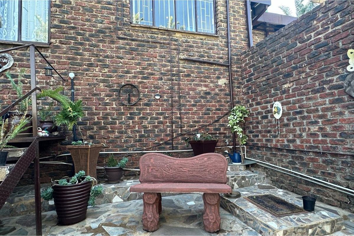 "Where Spacious Living Meets Serene Comfort" - Photo 5